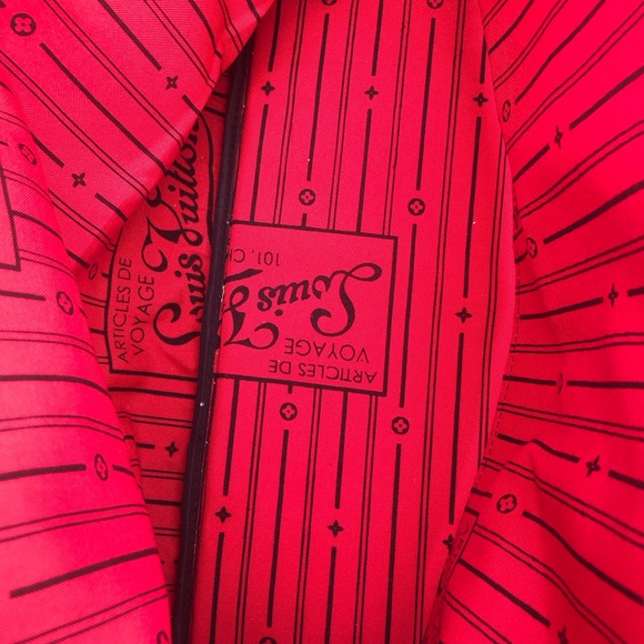 Louis Vuitton Traveling Bag - Picture 10 of 14